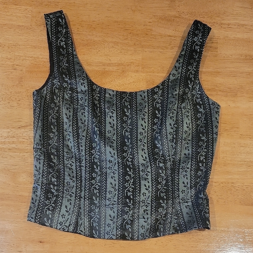 Scott McClintock Black and Gray Crop Top with Chic Appeal